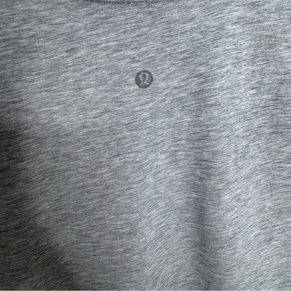 Lululemon Women's Love Tee V-Neck Short Sleeve Shirt Heathered Grey Size 8 - Picture 4 of 5